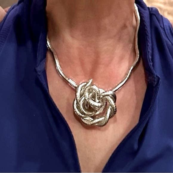 RARE VINTAGE MOLDABLE NECKLACE - Picture 2 of 11